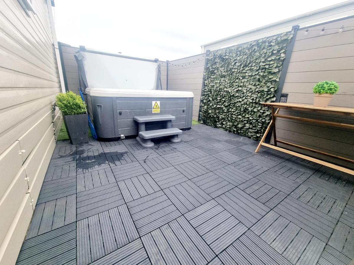Apple Tree Lodge Hot Tub 3 Bedroom 2 Bars Morpeth Exterior foto